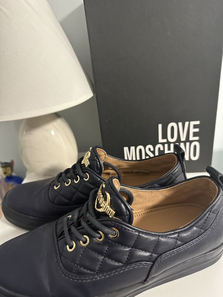 Moschino кожени обувки - 38 номер