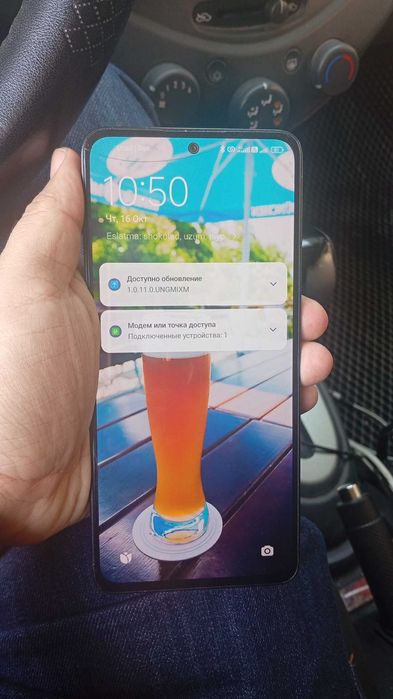 Redmi Note13. 256talik uustu oynasi tepa joyi ozgina singan.