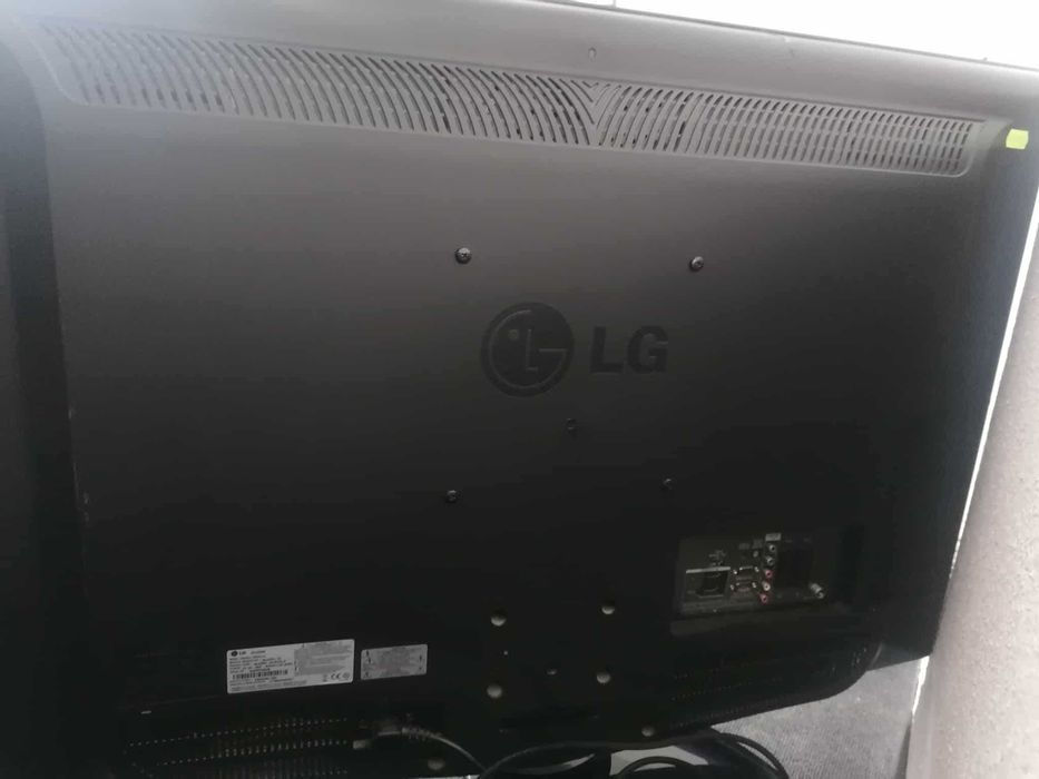 телевизор LG - 107см диагонал на екрана