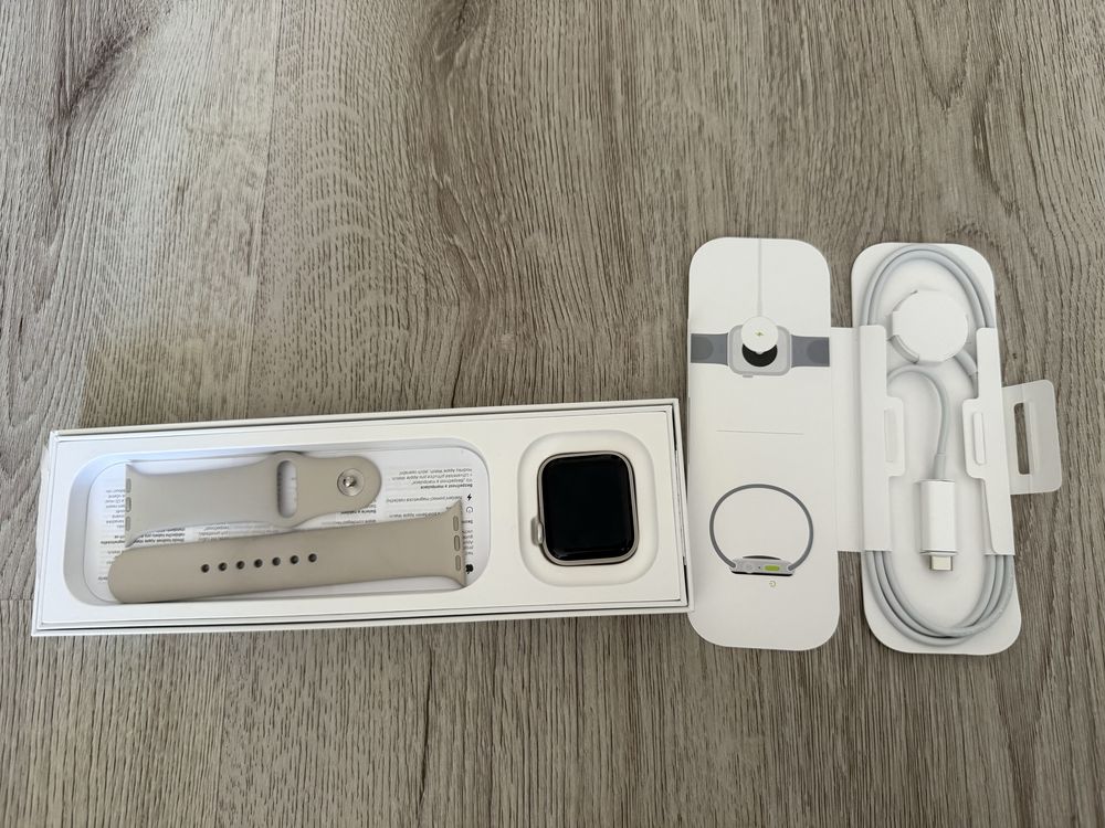 Apple watch  SE starlight 40mm