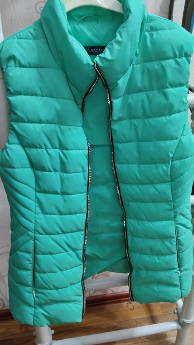 Продам жилет женский