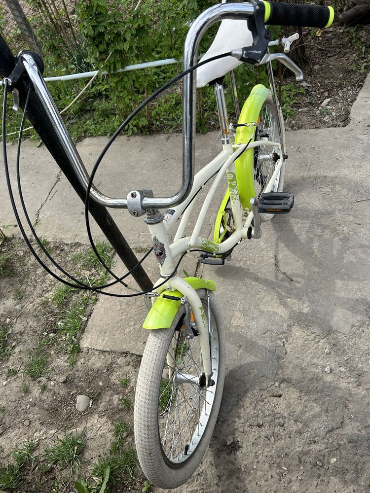 Bicicleta pegas verde cu alb