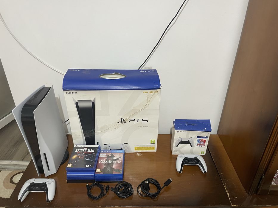 Playstation 5, 825 GB, plus Controller secund, plus 10 jocuri