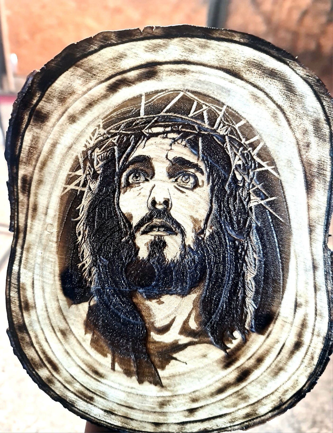 Portrete,icoane,mesaje gravate pe lemn