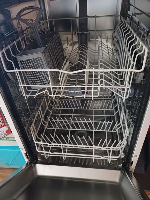 Vînd mașină de spălat vase