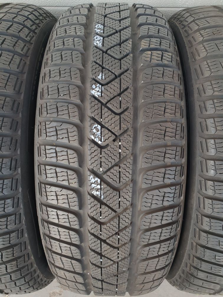 Зимни гуми 4 броя PIRELLI SotoZero3 215 60 R16 дот 2818