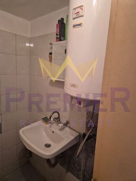 Дава се под наем Едностаен апартамент в Варна, Колхозен пазар - 18 кв.м за 127.5 € - Снимка #4