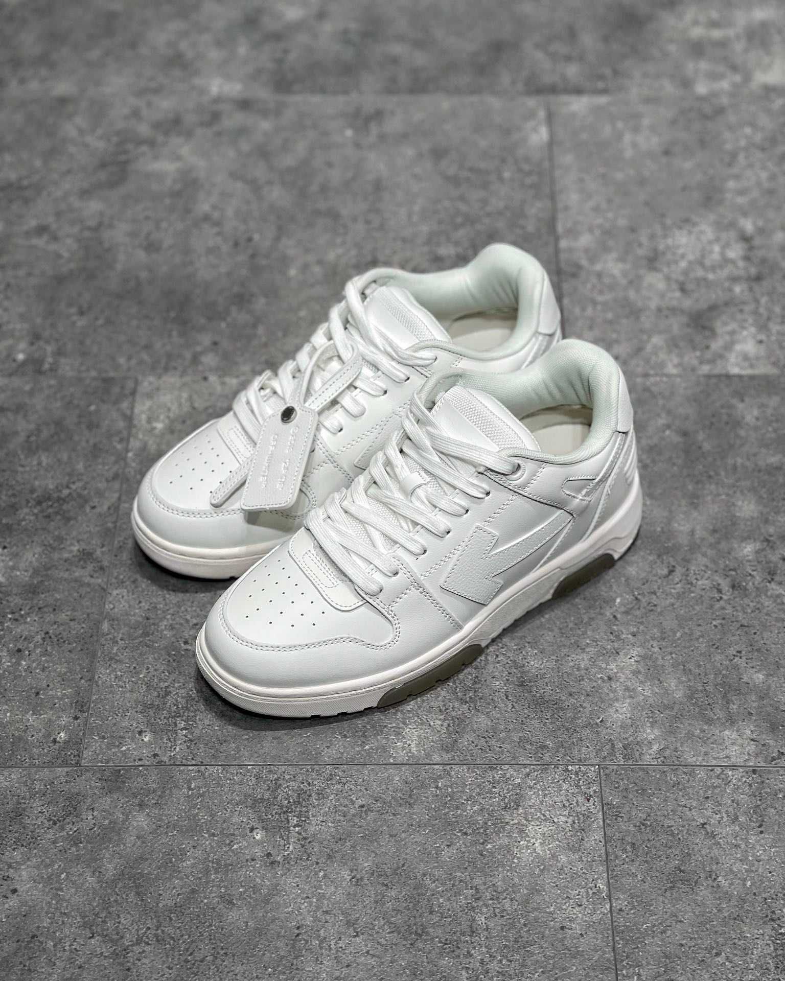 Adidasi Off White Out Of Office