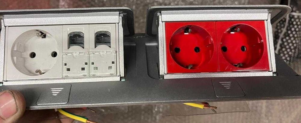 Выдвижной розеточный блок