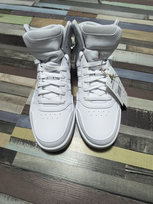 Adidasi de la Adidas