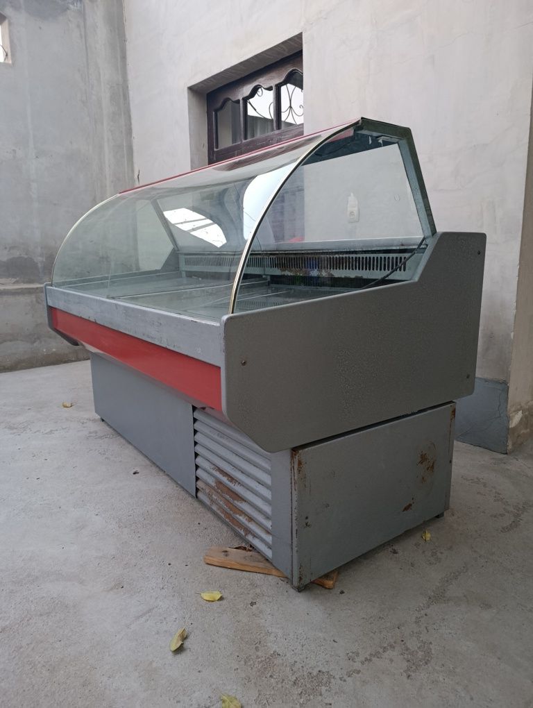 Vitrina xolodilnik