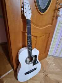 Гитара новая, белого цвета