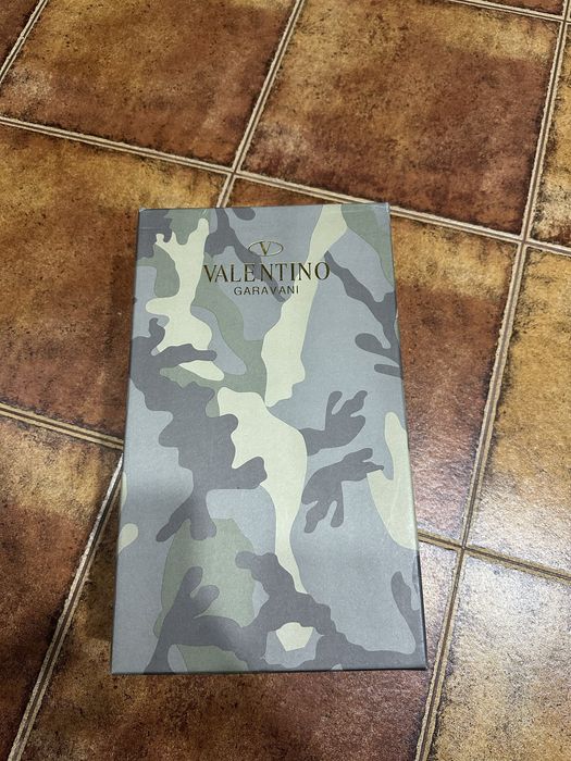 Vand adidasi valentino garavani marimea 42 noi