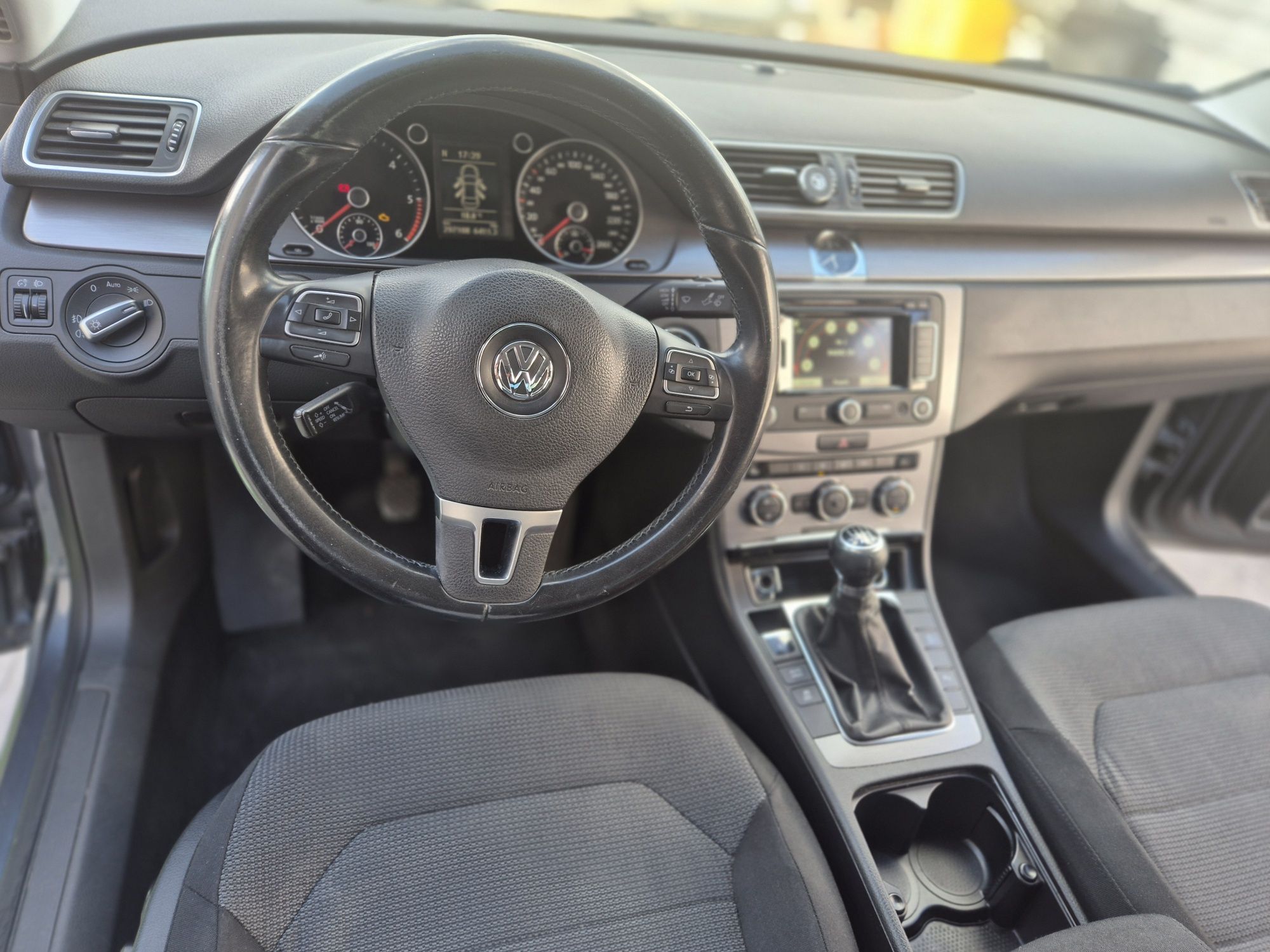Vând Volkswagen Passat