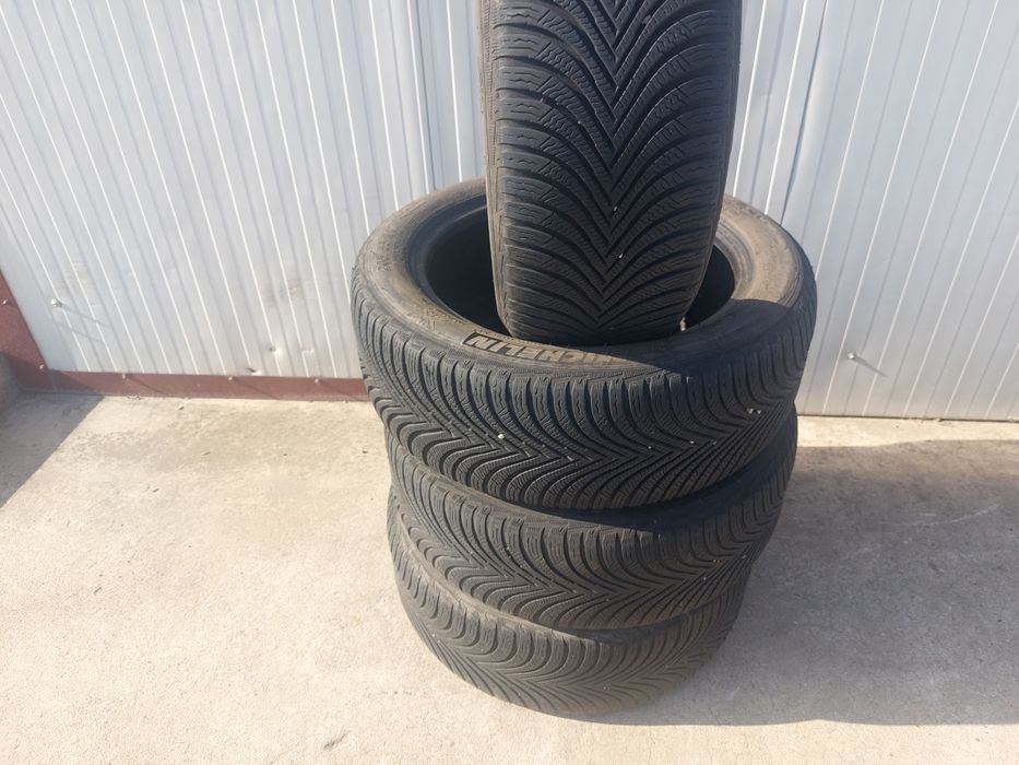 125 lei bucata! Set anvelope M+S/IARNA 205 55 17 Michelin
