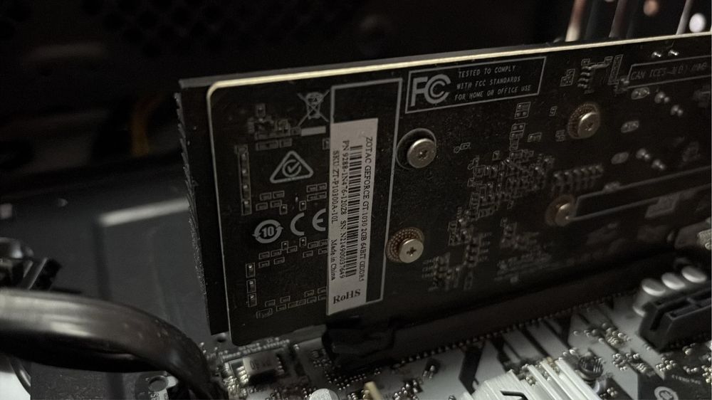 Unitate PC si monitor