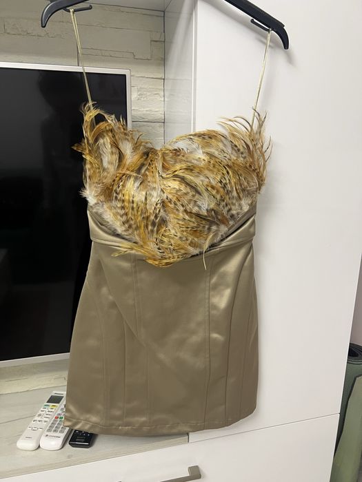 Мини рокля с естествени пера