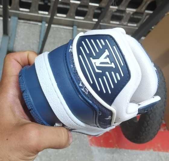 Adidasi LOUIS VUITTON pentru mai multe detalii pe WhatsApp