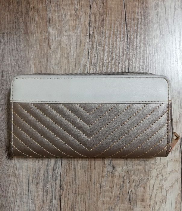 Продам кошелёк, вместительный