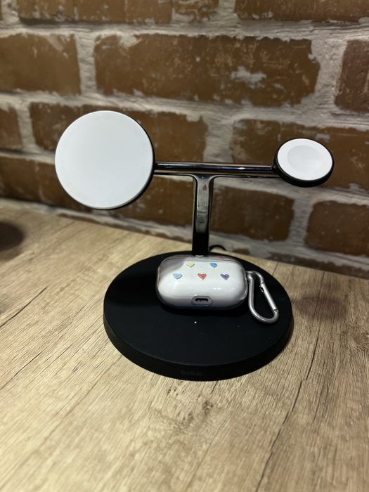 Беспроводная зарядка Belkin 3- B-1 MagSafe