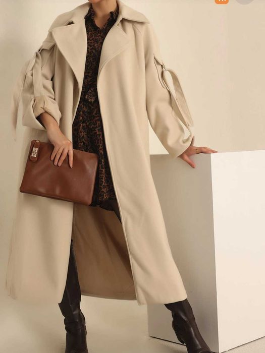 Дамско палто с модерни ръкави