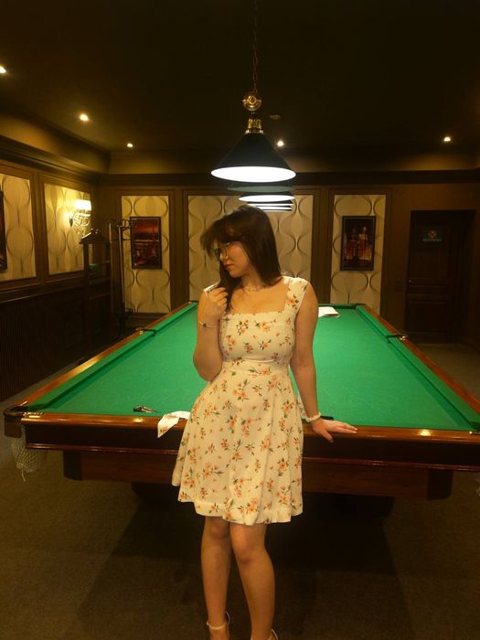 Короткое платье с цветным принтом