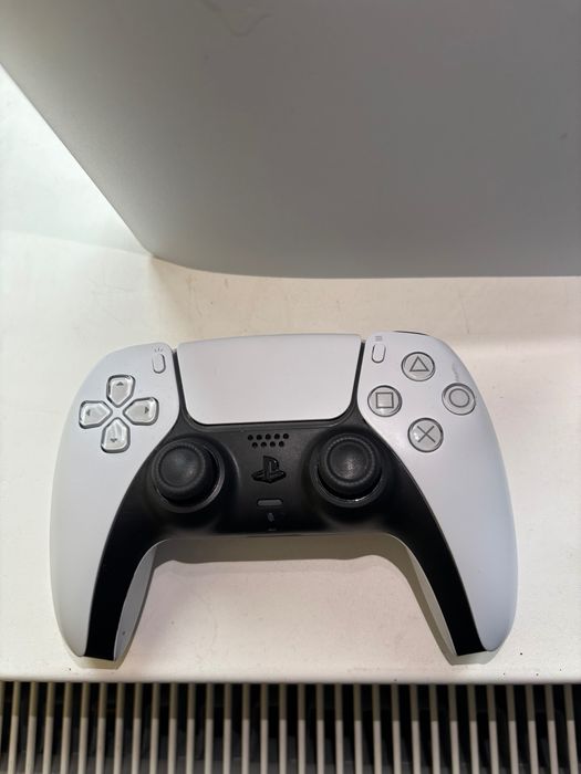 PlayStation 5 1 TB Fifa 25 si Bannerlord inclus