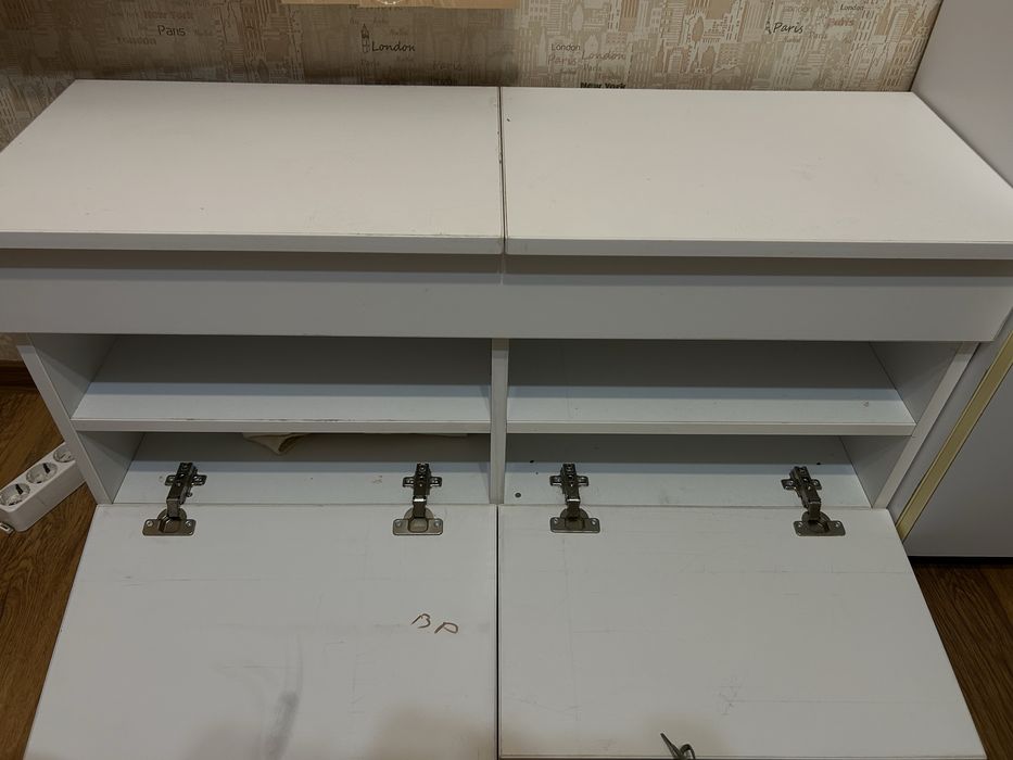 Малък шкаф за обувки - бял