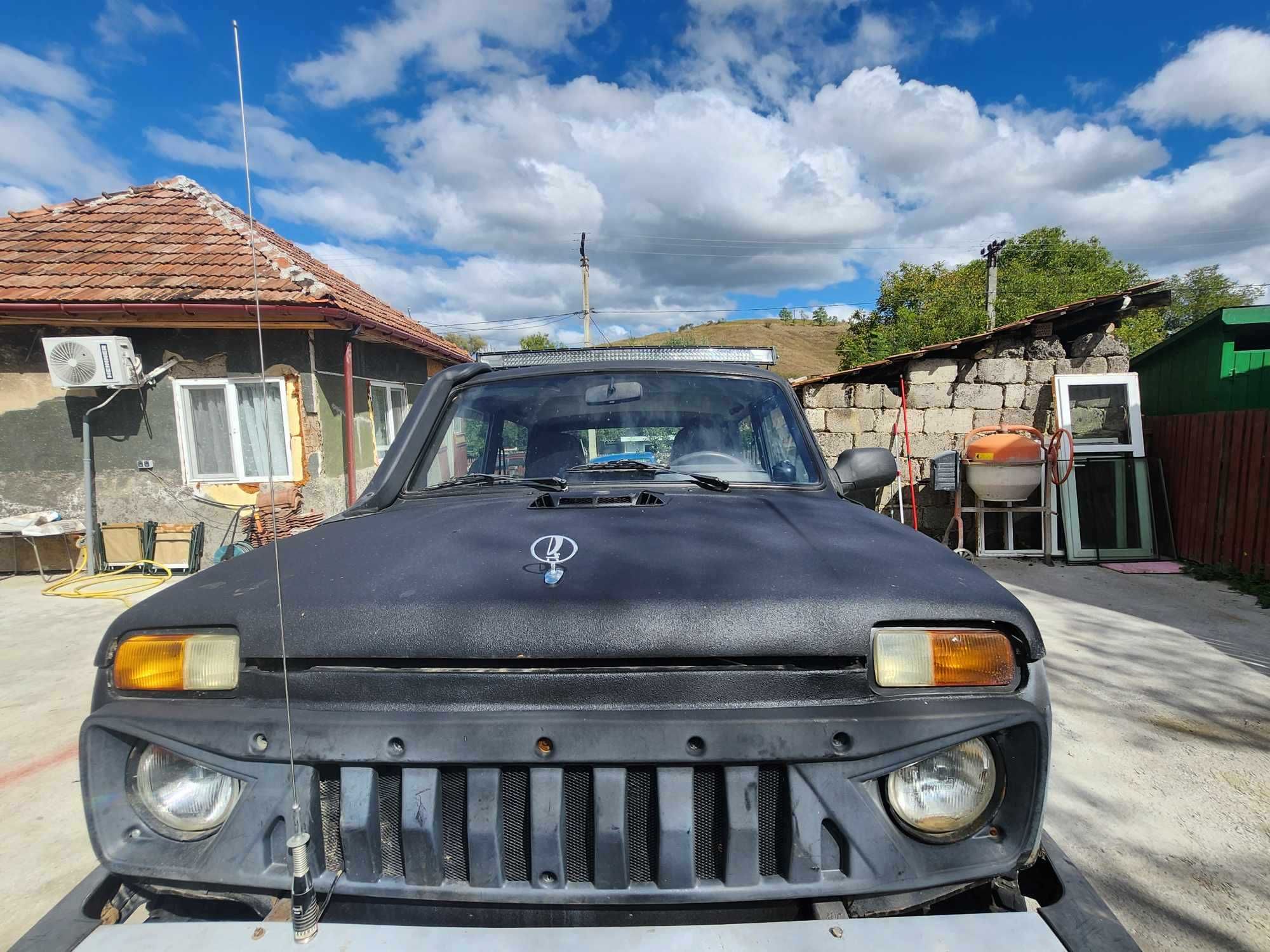 Vând sau schimb Lada Niva