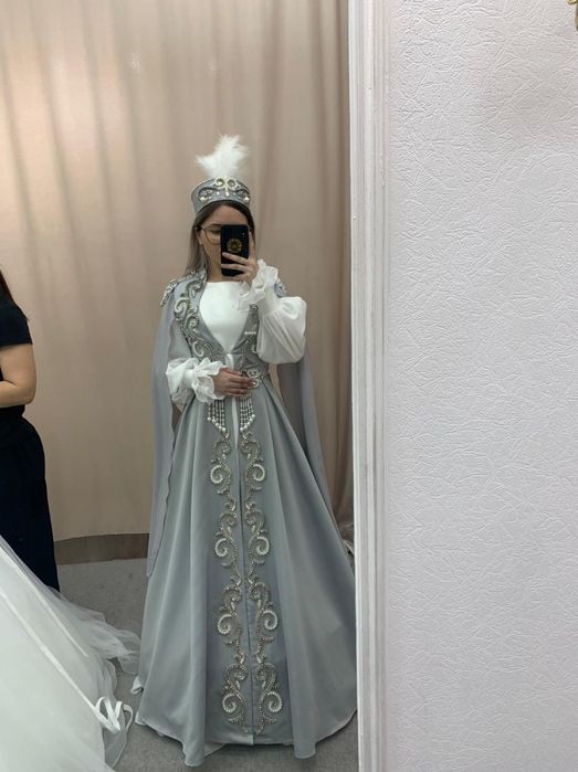 Платье на узату срочно продам.