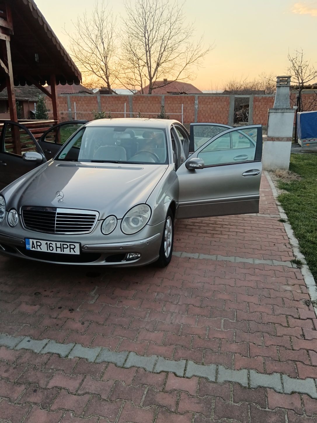 Vând Mercedes E Class, W 211