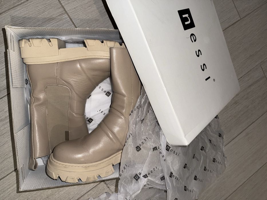 Ghete Nessi, piele naturala, stare excelenta