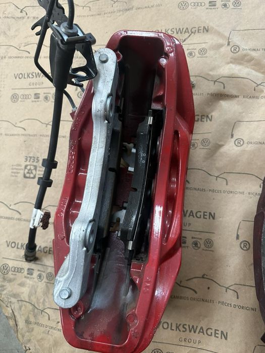 Предни спирачни апарати и дискове за Audi S8 4N