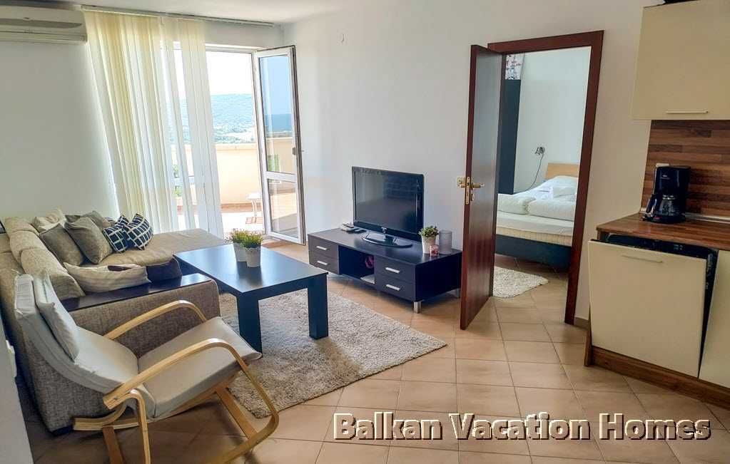 Продава се Тристаен апартамент в Бяла - 106 кв.м за 850 €/кв.м - Снимка #3