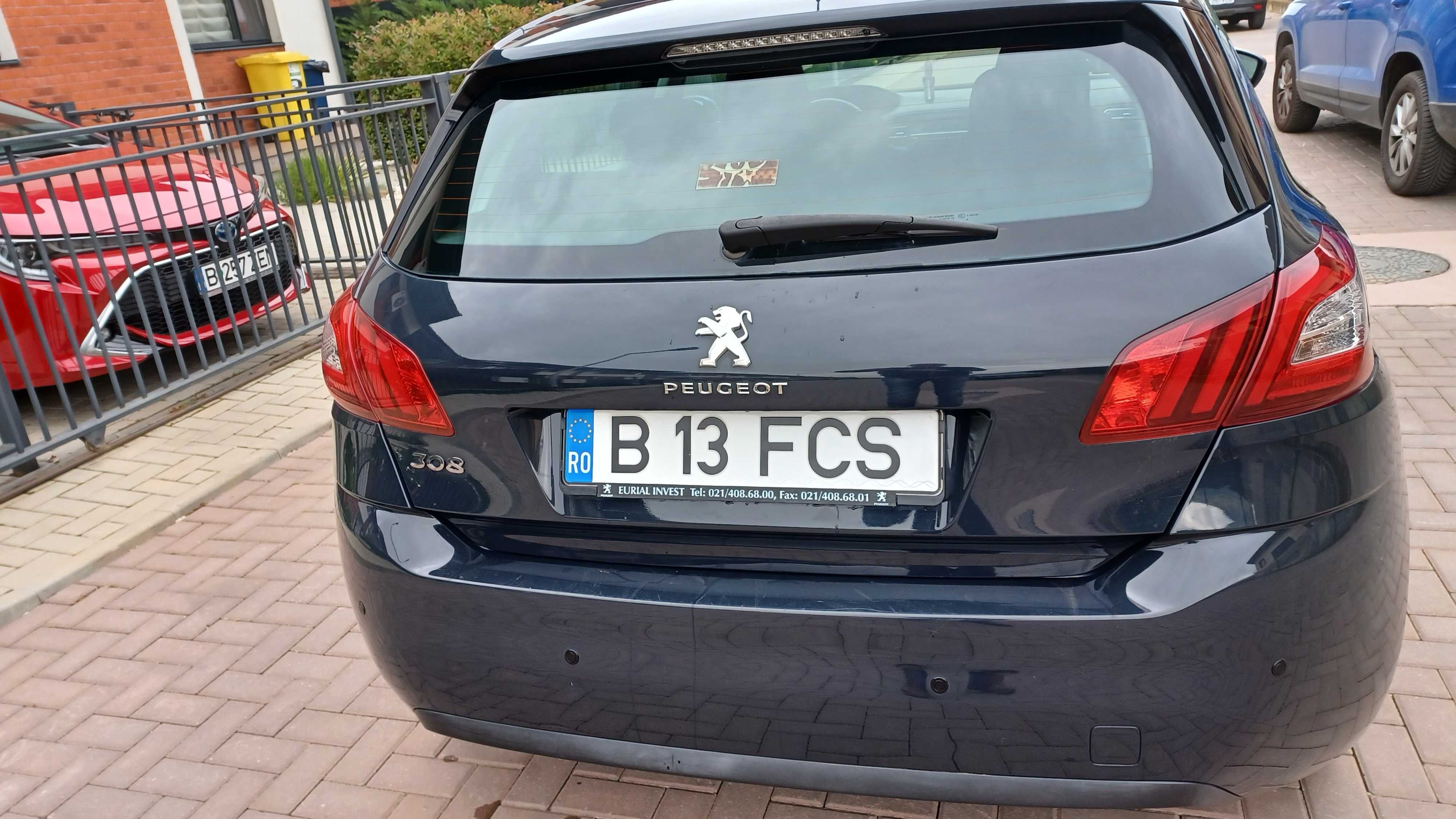 Vând PEUGEOT 308 - motor 1.2 benzină, an 2014