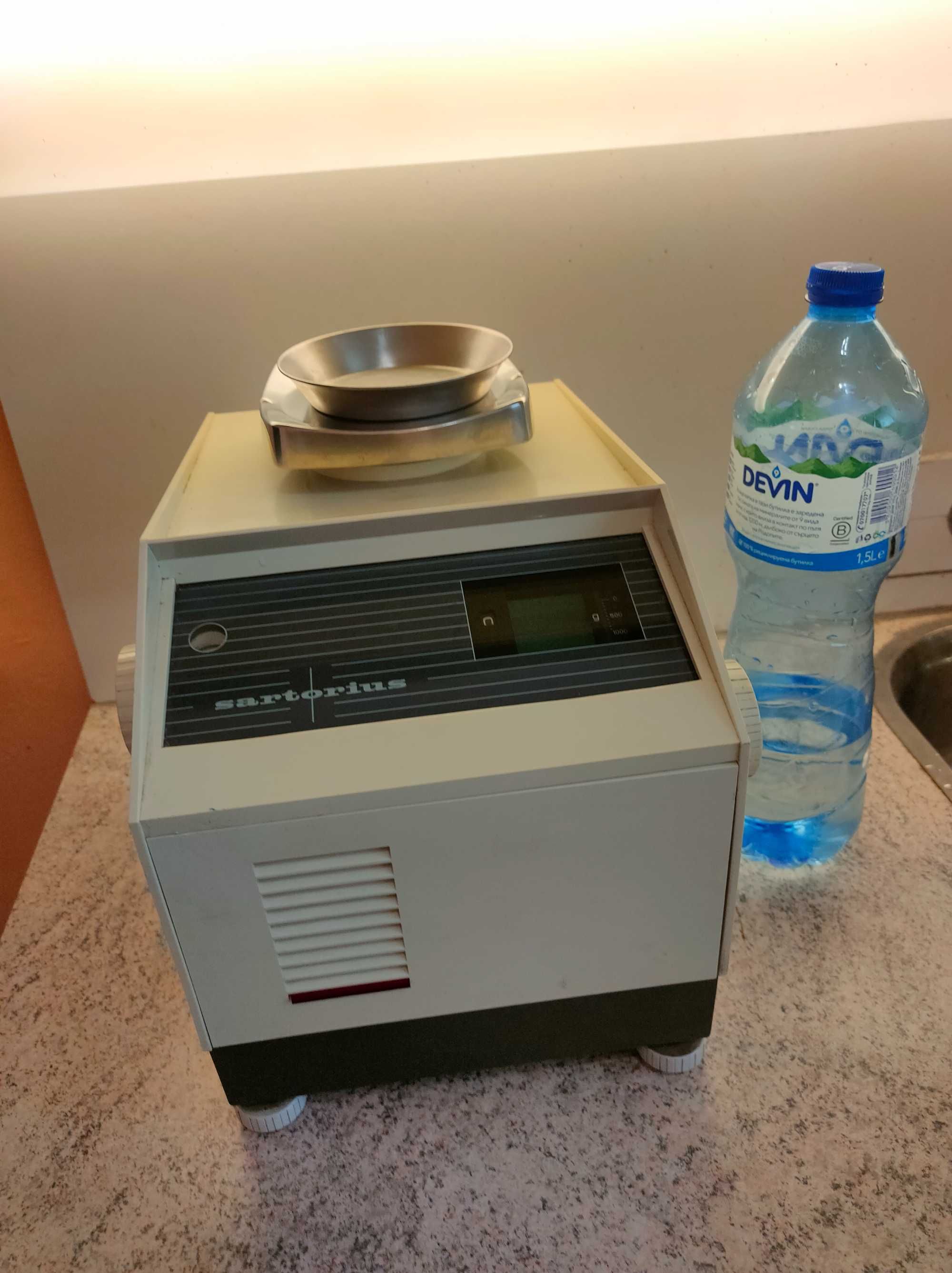 Професионални везни Sartorius 2204