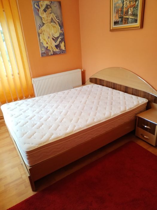 Vând pat 140x200,bicolor din pal