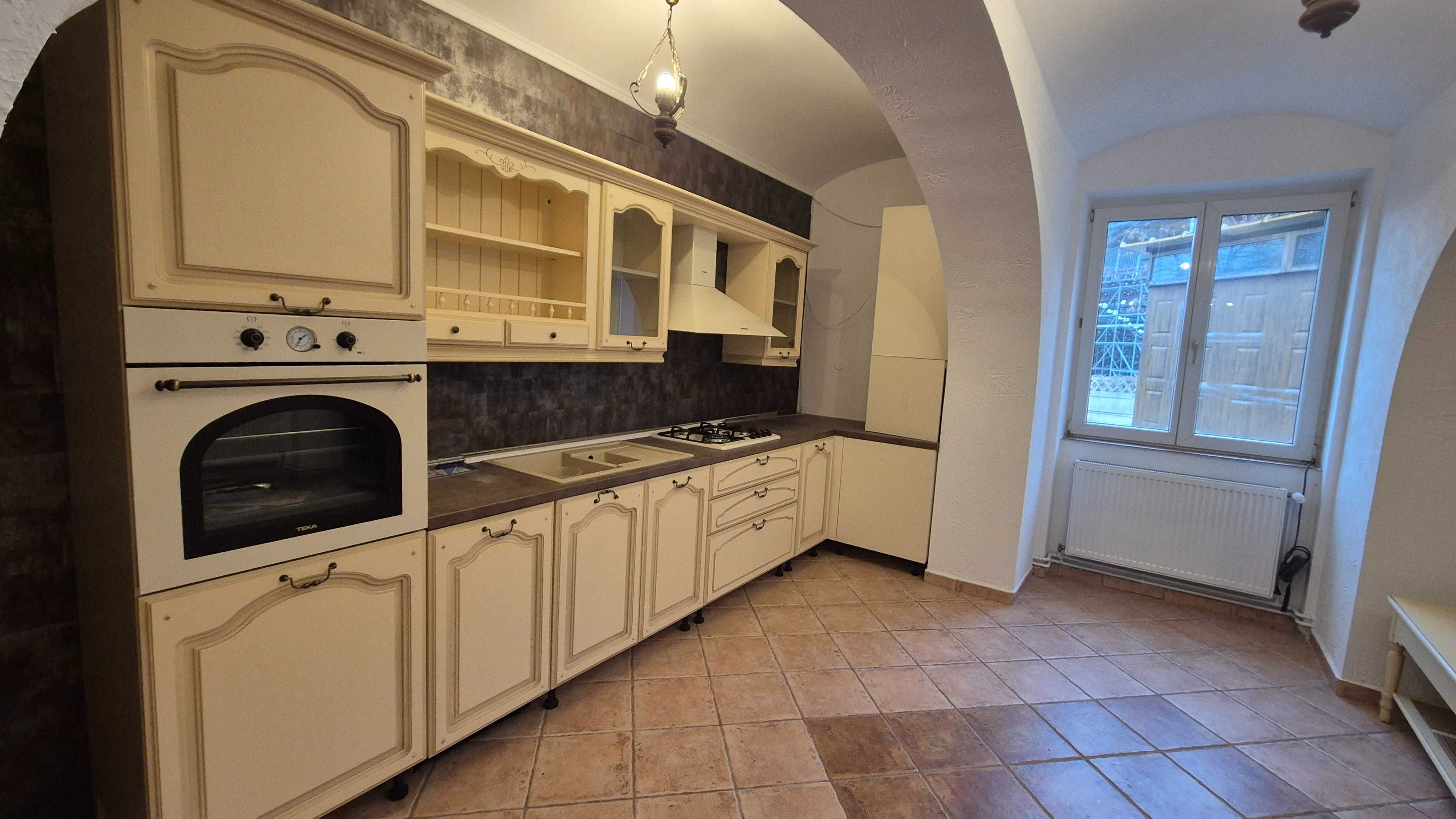 Apartament in casa, str Gruia 170mp