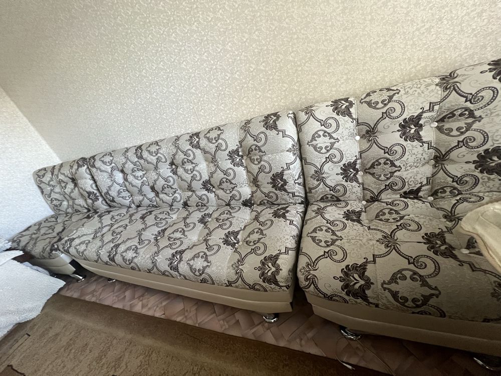 Продаются диван и 2 кресла