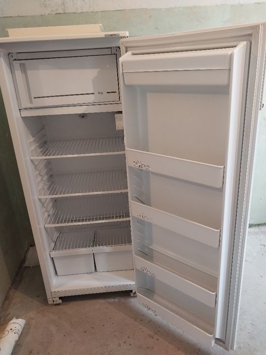 Холодильник в рабочем состоянии.цена 30 000 тыс