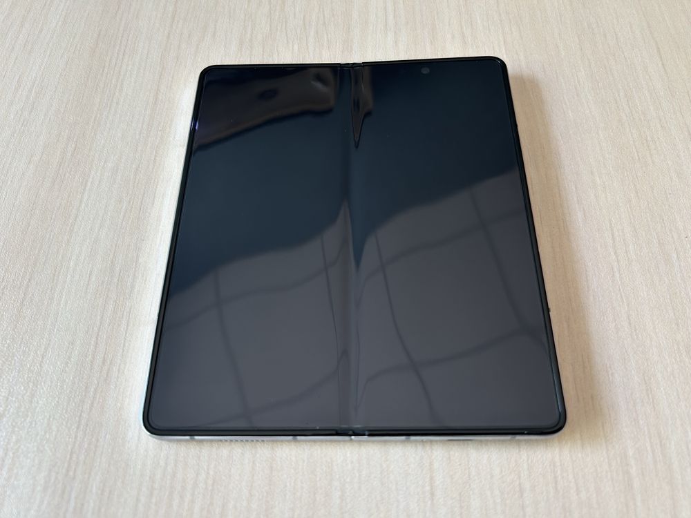 Продавам Samsung Galaxy Z Fold5 256/12GB