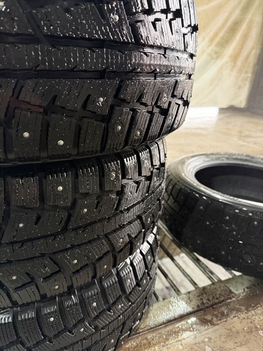 Коплект рещины шипованной 235/55/18 новая