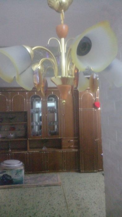 Люстру продам срочно