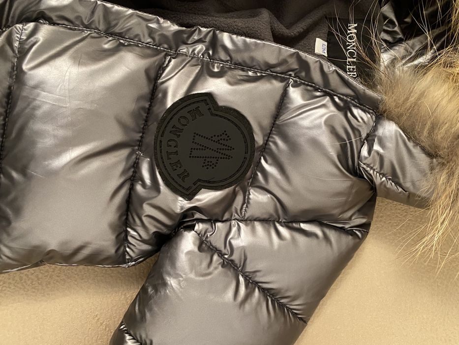 Продам детские комбинезоны