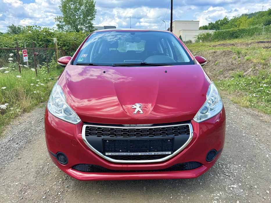 Peugeot 208 2015 Climatic Senzori parcare Navi LED