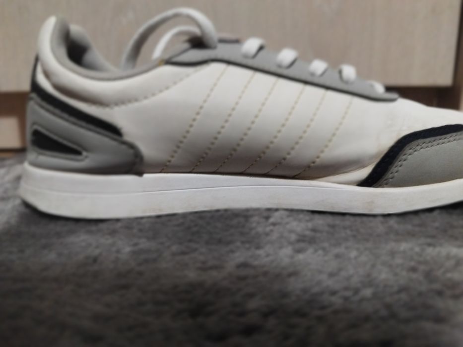 Adidasi adidas albi