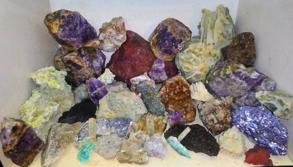 Лот минерали от България друза Кварц аметист кристали яспис