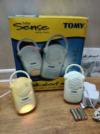 Baby Tomy walkabout mini cu lumină de veghe