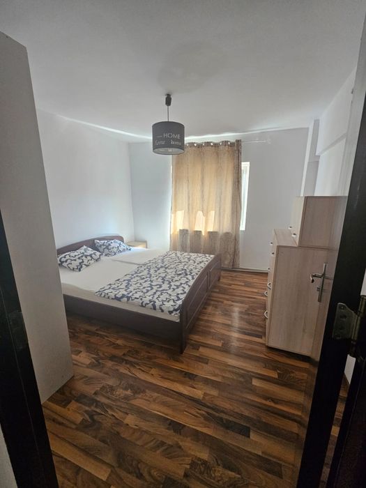 Inchiriez apartament 3 camere