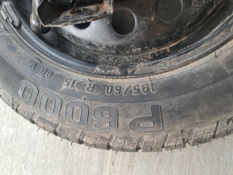 Компллект резервна гума с крик ,ключ,кука